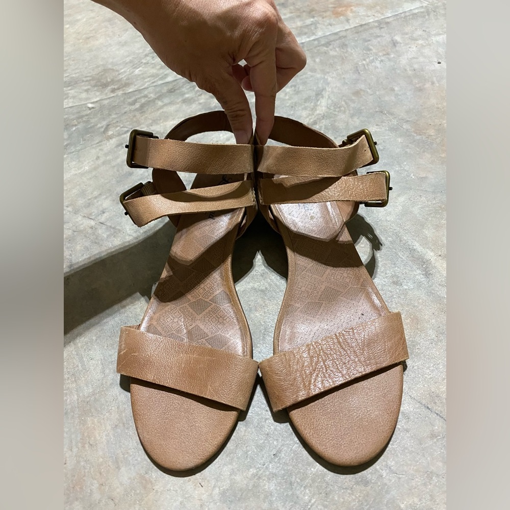 Lucky brand tan leather heels